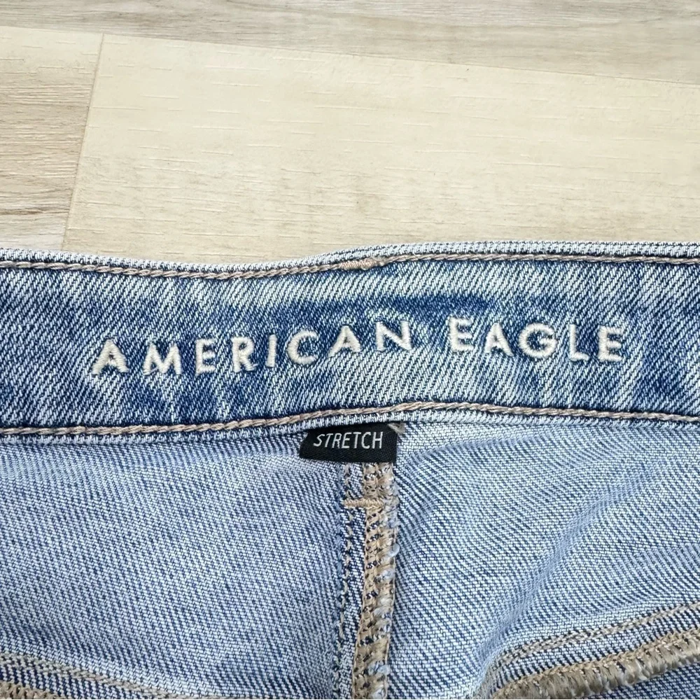 American eagle high rise mom straight jeans light wash Sz 14 regular